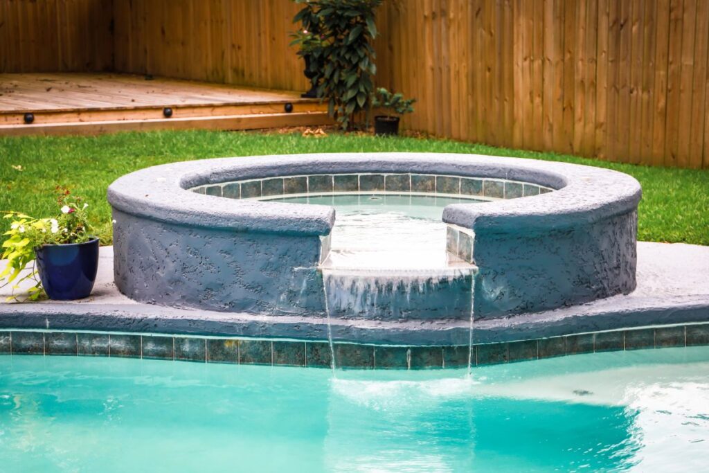 stand alone spa pool with water feature